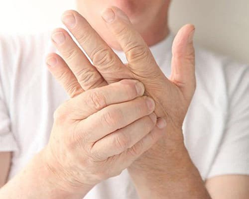 Tê tay có phải dấu hiệu đột quỵ? Dấu hiệu cần biết