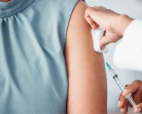 Tiêm viêm gan A có sốt không? Giải đáp chi tiết