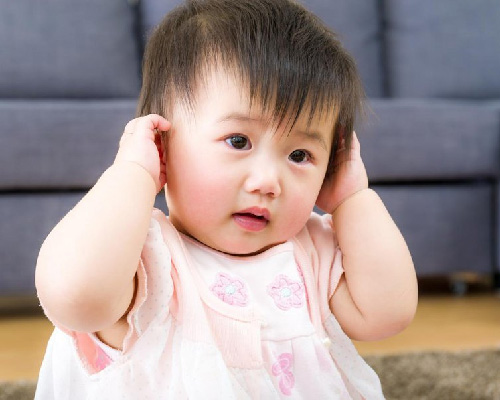 Viêm tai giữa ở trẻ em: dấu hiệu, nguyên nhân và cách xử trí