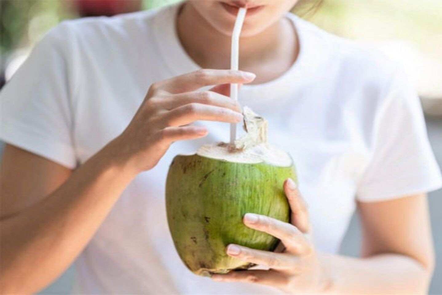 Nước dừa tươi hỗ trợ giải độc rượu bia