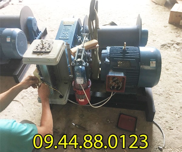 Cách lắp đặt tời kéo mặt đất chuẩn nhất