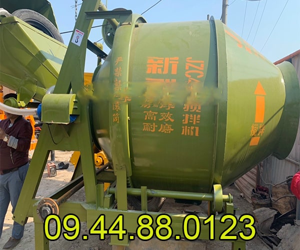 Thông tin sản phẩm Máy trộn bê tông tự hành 3 bao xi măng