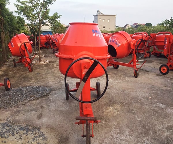 Máy trộn bê tông tự do