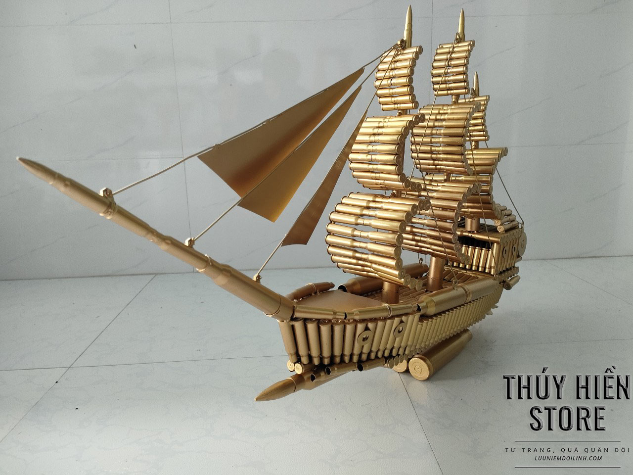 Thuyền buồm vỏ đạn - 1.800.000