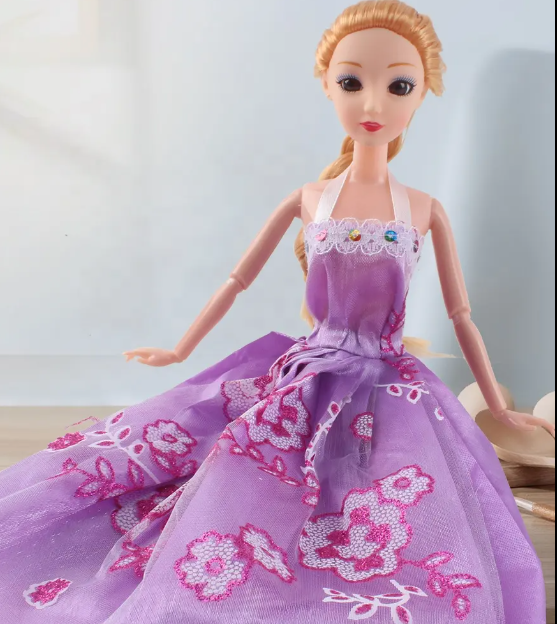 Tại Sao Đồ Chơi Búp Bê Luôn “Hot” Bất Chấp Thời Đại?