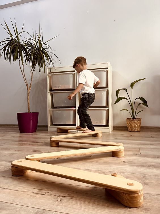 cầu ván thăng bằng