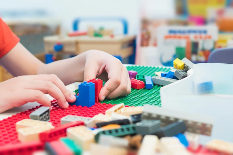 Bàn chơi lego
