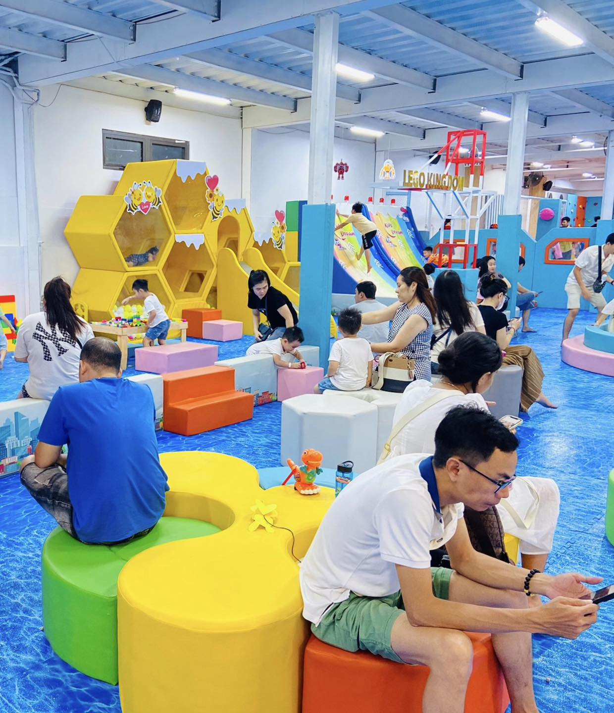 khu vui chơi trong nhà