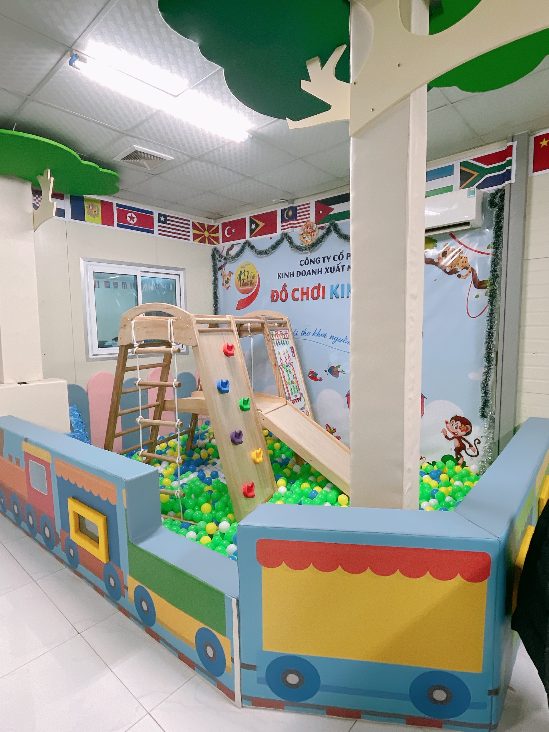 Nhà bóng cầu trượt mini