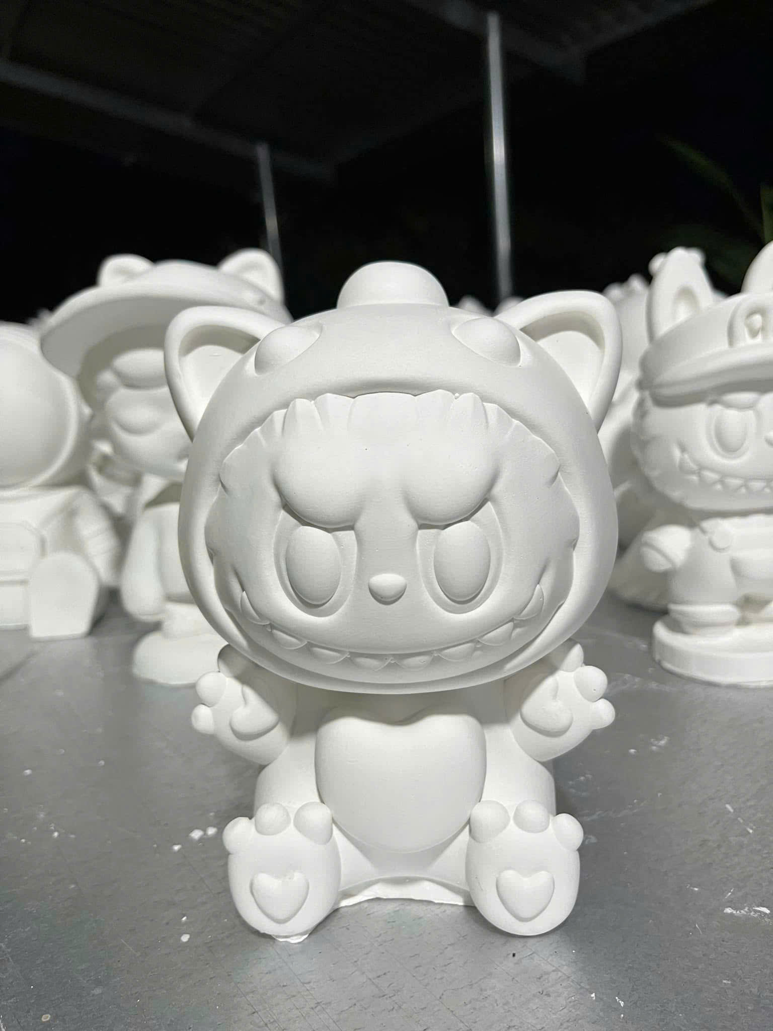 Tượng Labubu DCKBTT12 Dochoikinhbac Giải trí hấp dẫn từ khu vui chơi