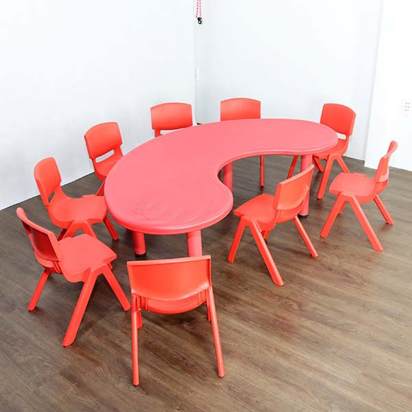 bàn nhựa đúc cong hình bán nguyệt