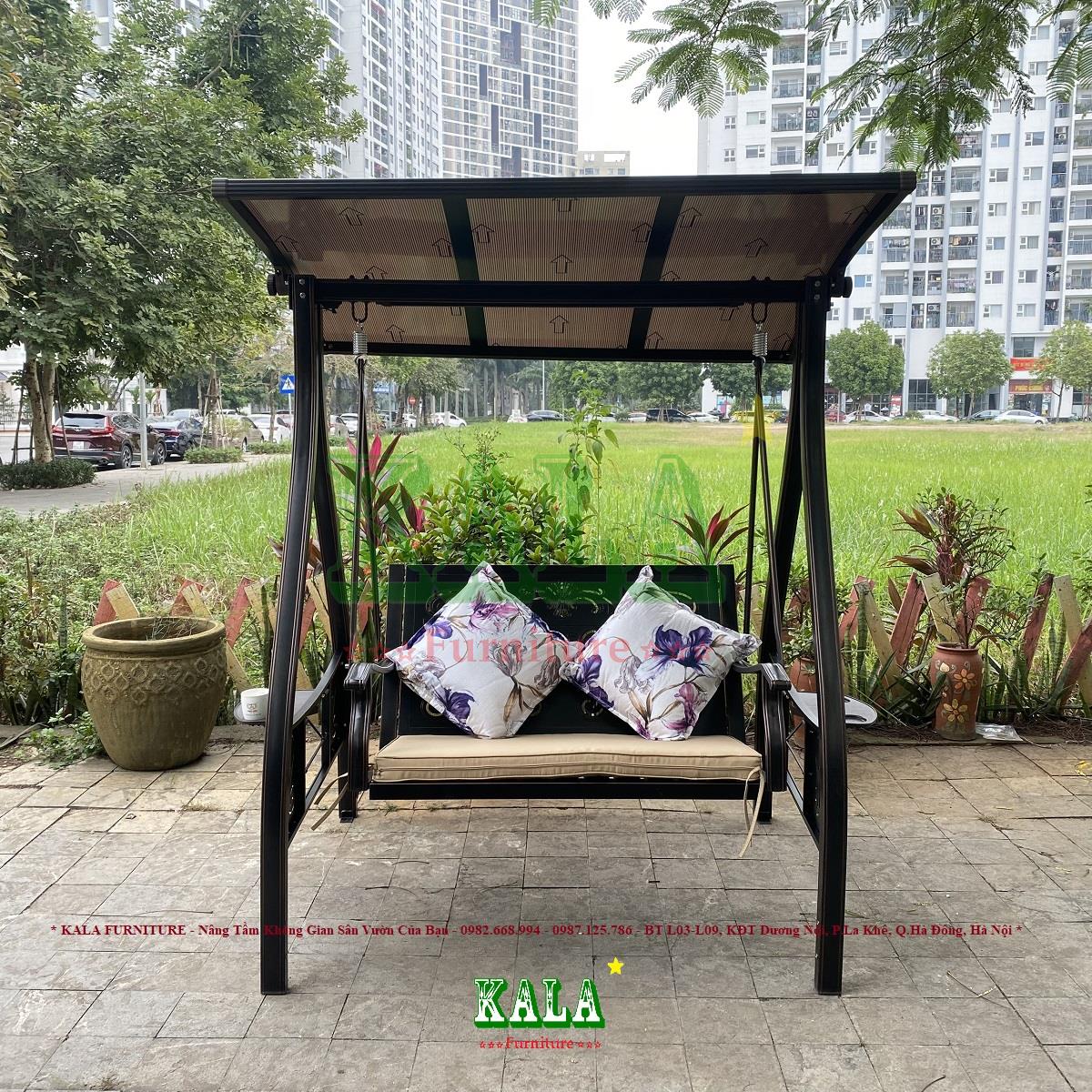 Xích đu nhập khẩu 2 chỗ có mái che pin năng lượng mặt trời XDNK-NL2C