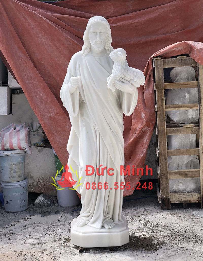 Tượng Chúa Chiên Lành Bằng Đá Cẩm Thạch Trắng Đứng Bế Chiên