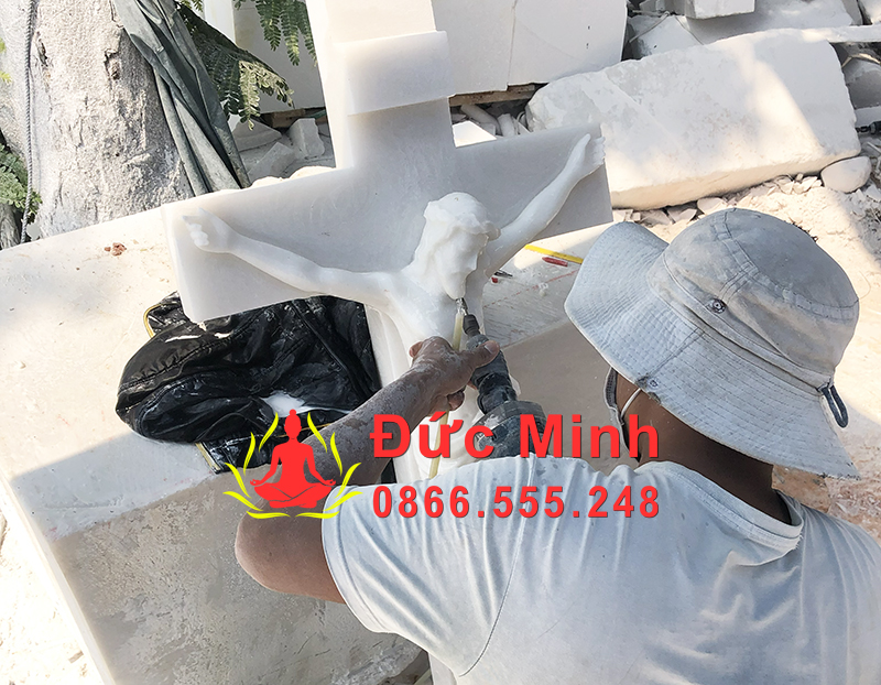 Bước 2.Cắt thô và điêu khắc: