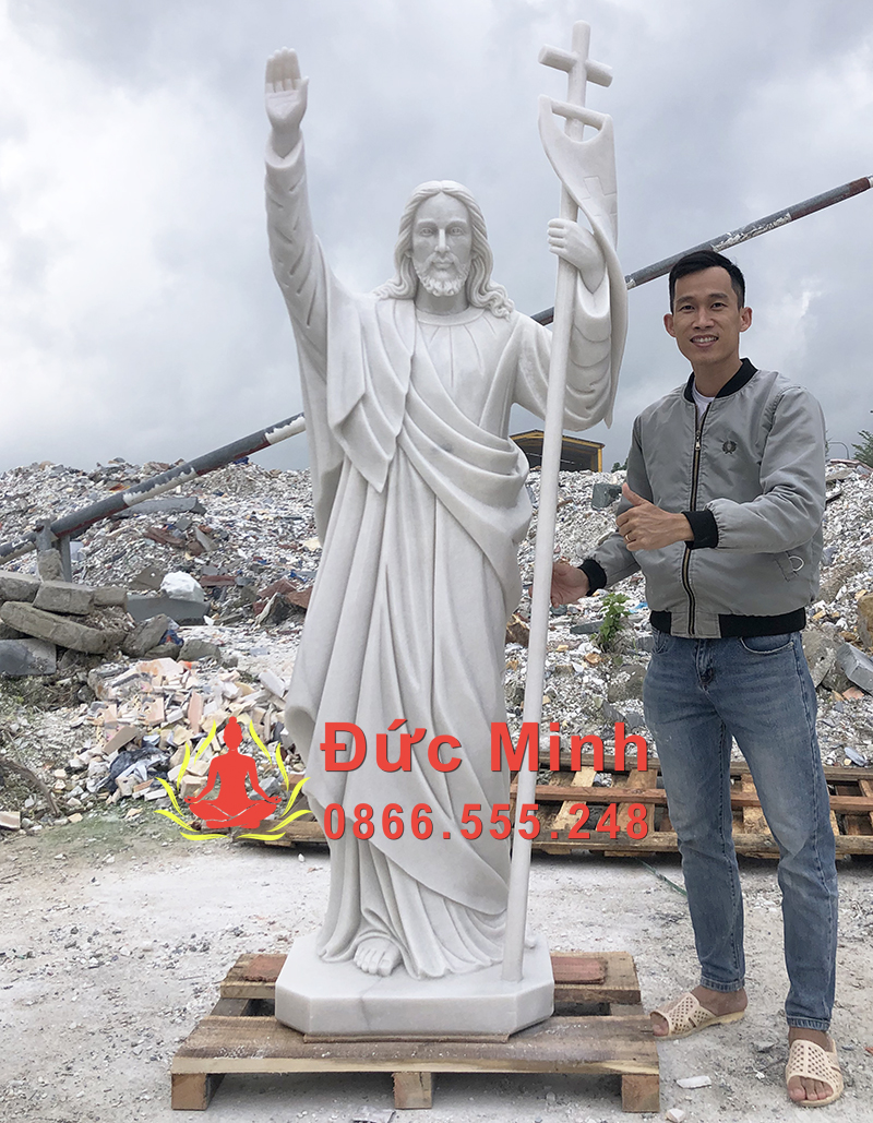 Mẫu Tượng Chúa Phục Sinh đặt trên bệ mây bồng bềnh (Biểu tượng hiển linh vinh quang)