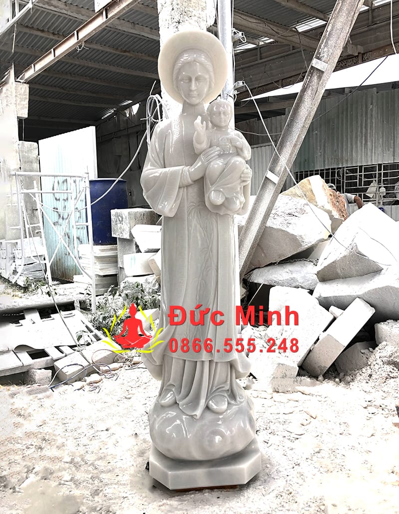 Tượng Đức Mẹ Bế Chúa Hài Đồng Đá Cẩm Thạch Trắng Tại Đà Lạt
