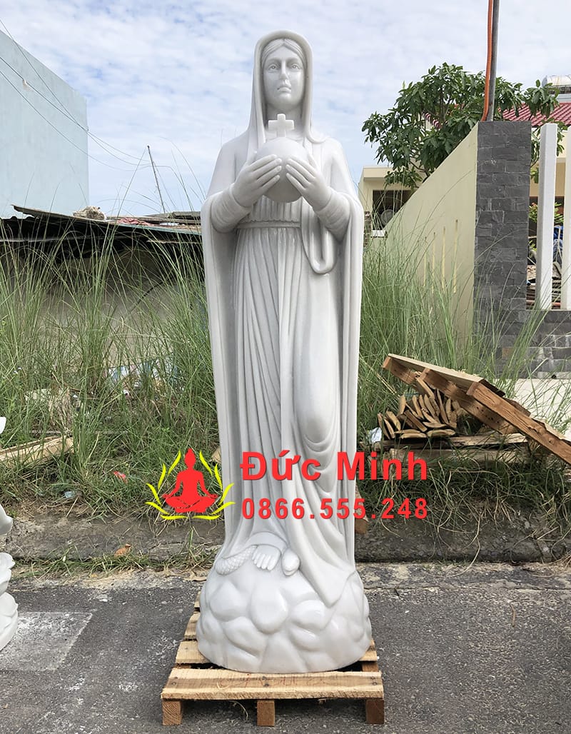 Tượng Đức Mẹ Cầm Quả Địa Cầu Đá Tự Nhiên Nguyên Khối