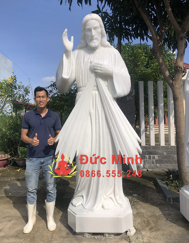 Tượng Chúa Thương Xót Đá Tự Nhiên Trắng Đẹp Vũng Tàu