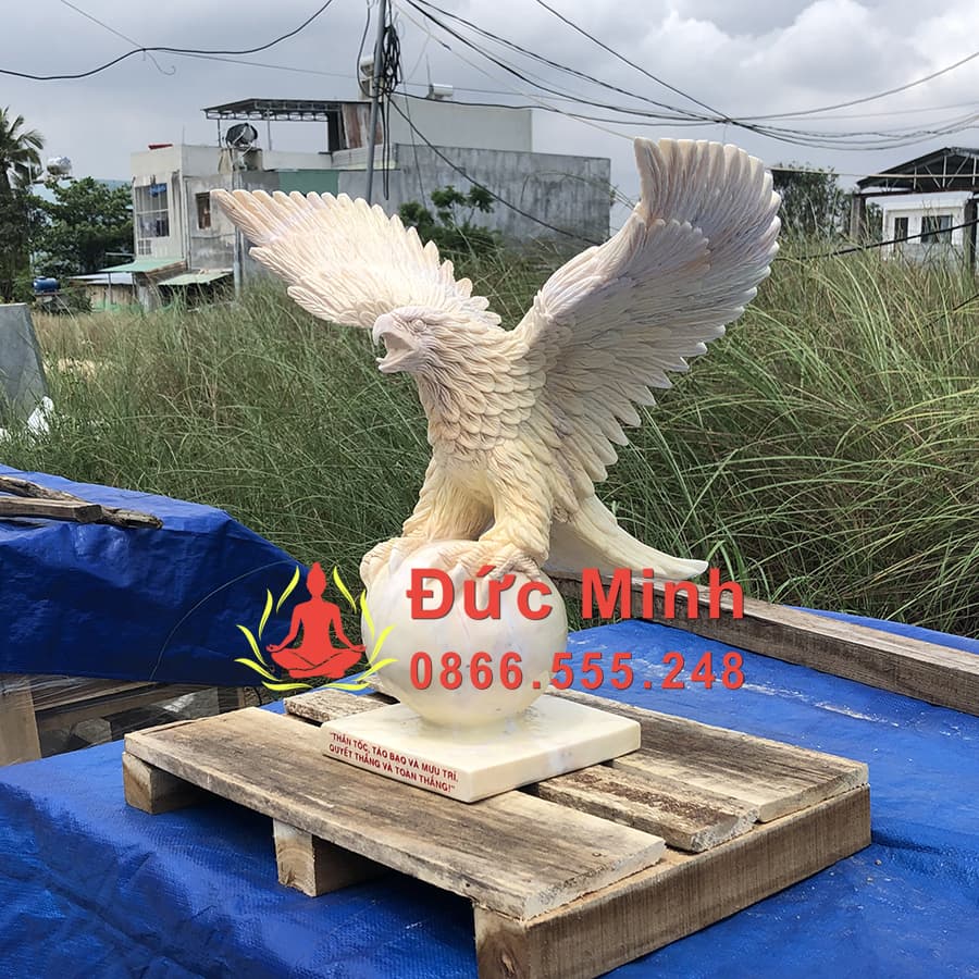 Tượng Đại Bàng Đá Cẩm Thạch Vàng Cao 50cm