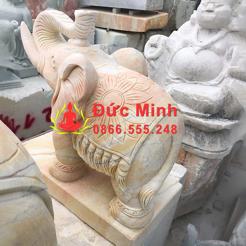 Tượng Voi Đá Cẩm Thạch Vàng Đẹp Tại Sài Gòn