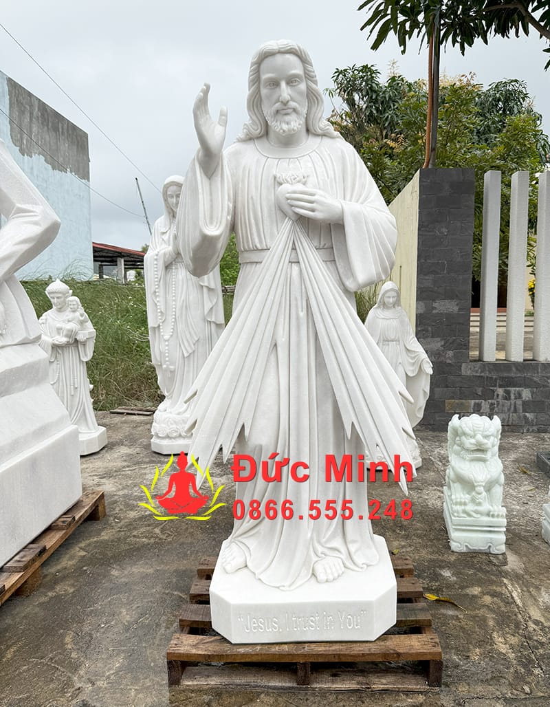 Tượng Chúa Thương Xót Đá Tự Nhiên Nguyên Khối Đẹp Tinh Xảo