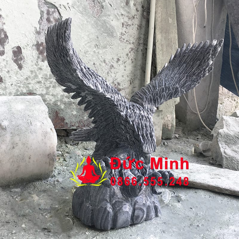 Tượng Đại Bàng Đá Phong Thủy Tung Cánh Bằng Đá Xám Tự Nhiên