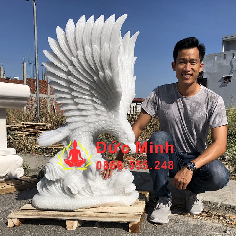 Tượng Đại Bàng Đá Bắt Cá Bằng Đá Trắng Nguyên Khối Đẹp