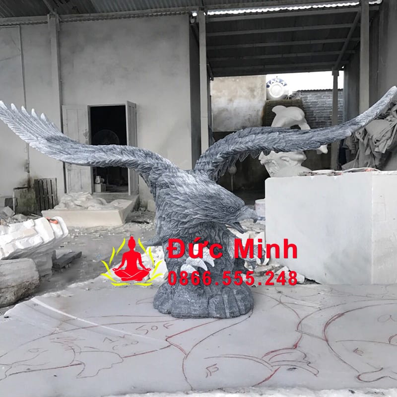 Tượng Đại Bàng Đá Tung Cánh Phong Thủy Đá Cẩm Thạch Xám
