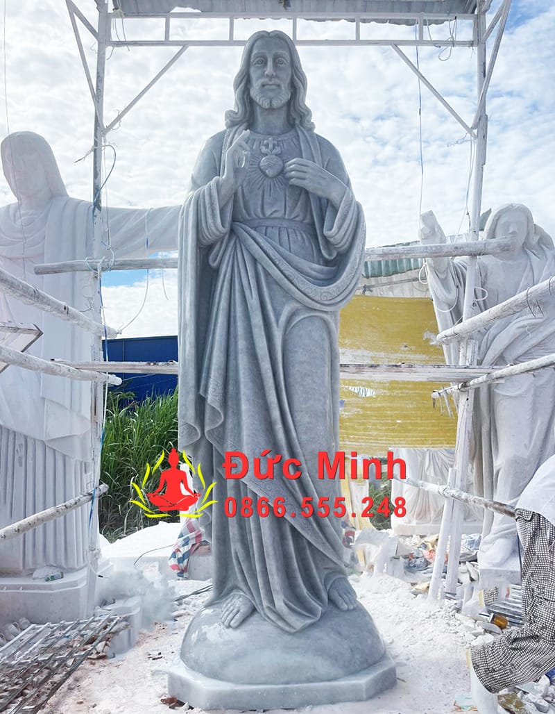 Tượng Chúa Thánh Tâm Đá Tự Nhiên Nguyên Khối Đẹp