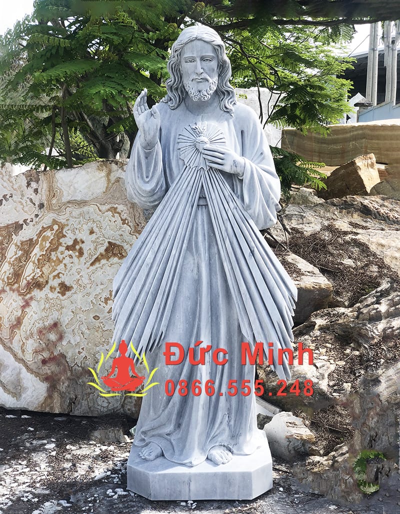 tuong-chua-jesus-long-thuong-xot-bang-da-cam-thach-dep-tai-hue
