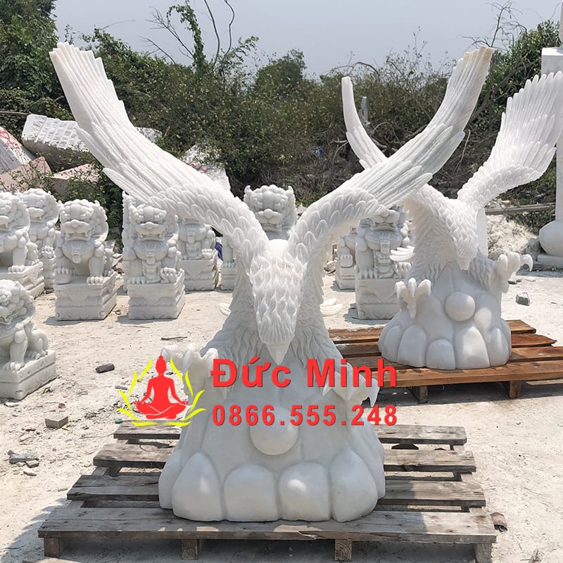 Tượng Đại Bàng Đá Phong Thủy Tung Cánh Bằng Đá Cẩm Thạch Nguyên Khối