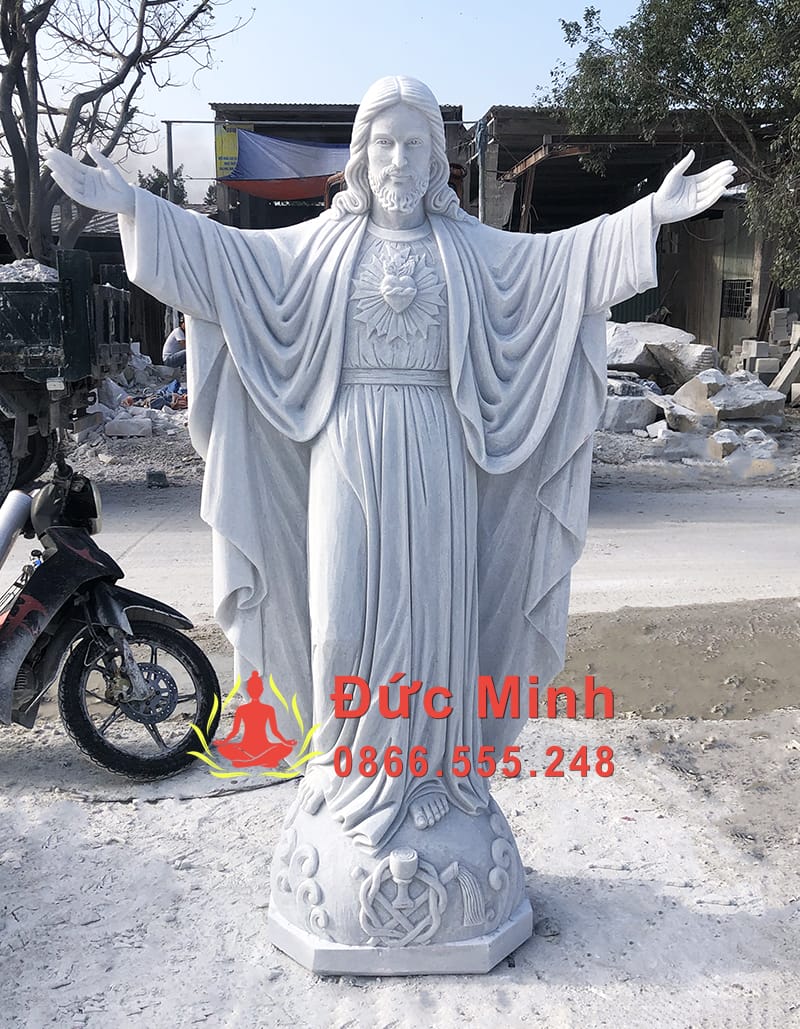 tuong-chua-phuc-sinh-da-cam-thach-dep-tai-nam-dinh