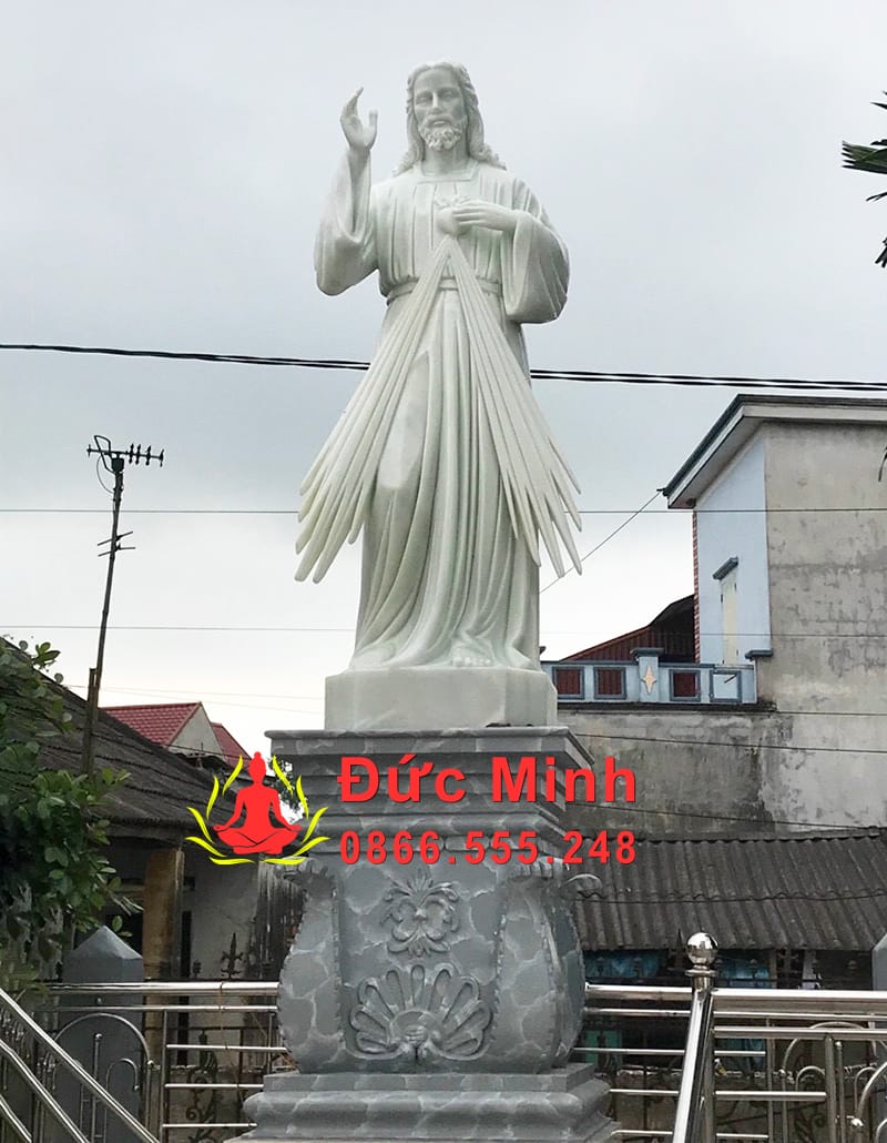 tuong-chua-thanh-tam-da-tu-nhien-trang-dep