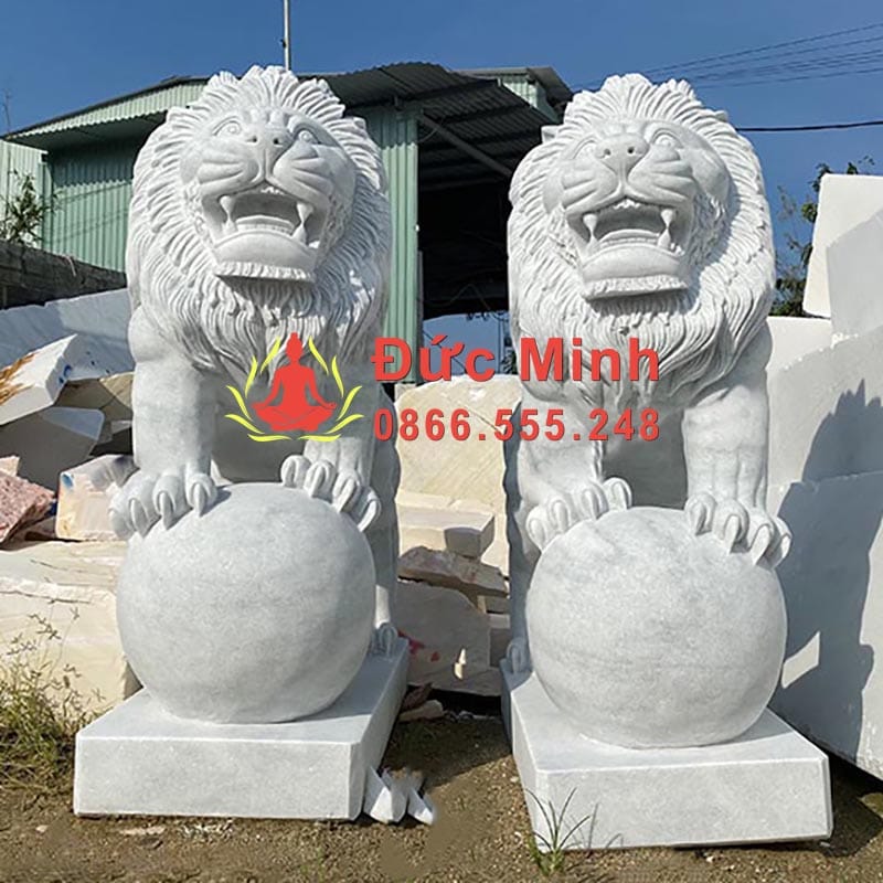 Tượng Sư Tử Đá Đứng Quả Địa Cầu Để Cổng Đẹp