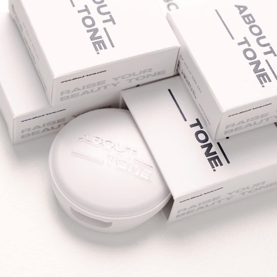 Phấn Phủ Kiềm Dầu, Nâng Tone Nhẹ About Tone Sebum Cut Powder Pact 9g (Trắng)