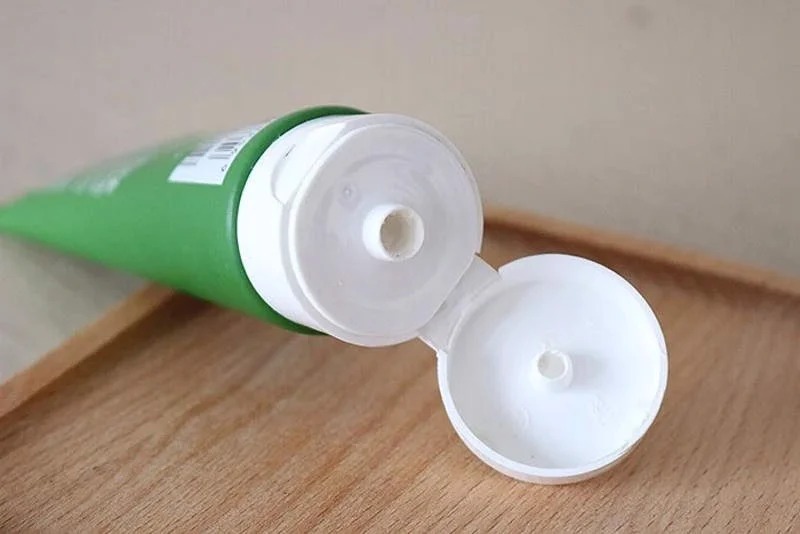 Sữa Rửa Mặt Naruko Trị Mụn Dạng Bùn Chiết Xuất Tràm Trà Tea Tree Purifying Clay Mask & Cleanser In 1 120g