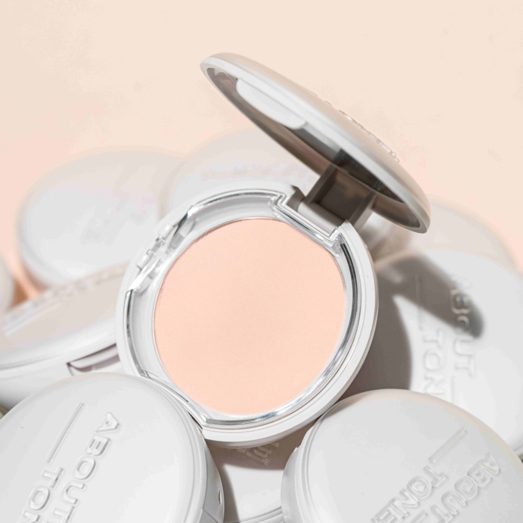 Phấn Phủ Kiềm Dầu, Nâng Tone Nhẹ About Tone Sebum Cut Powder Pact 9g (Trắng)