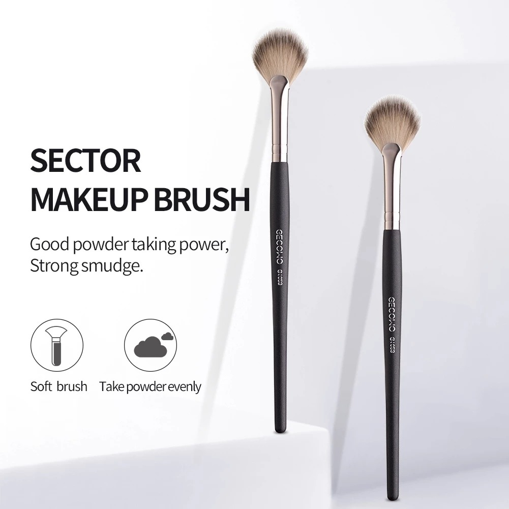 Cọ GECOMO Bắt Sáng Và Tán Phấn Má Hồng Hình Quạt G1023