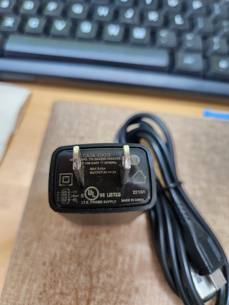 Nguồn 5V-2A đầu ra cổng USB 3.0, không bao gồm dây - Trắng / Đen tùy lô hàng