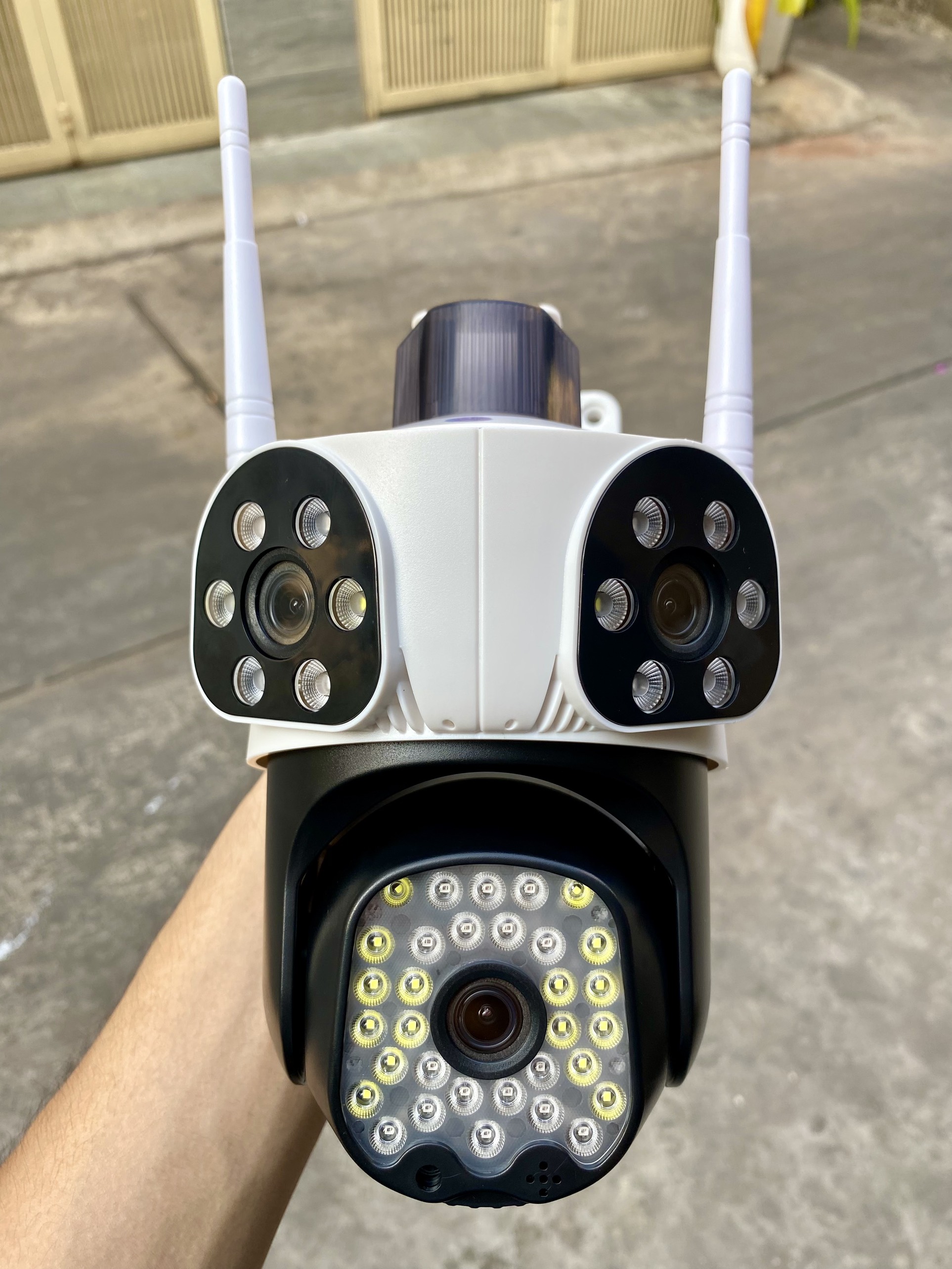 Camera Wifi 8MP Yoosee P26+ 3 mắt 3 khung hình ( App: ICAM365 )