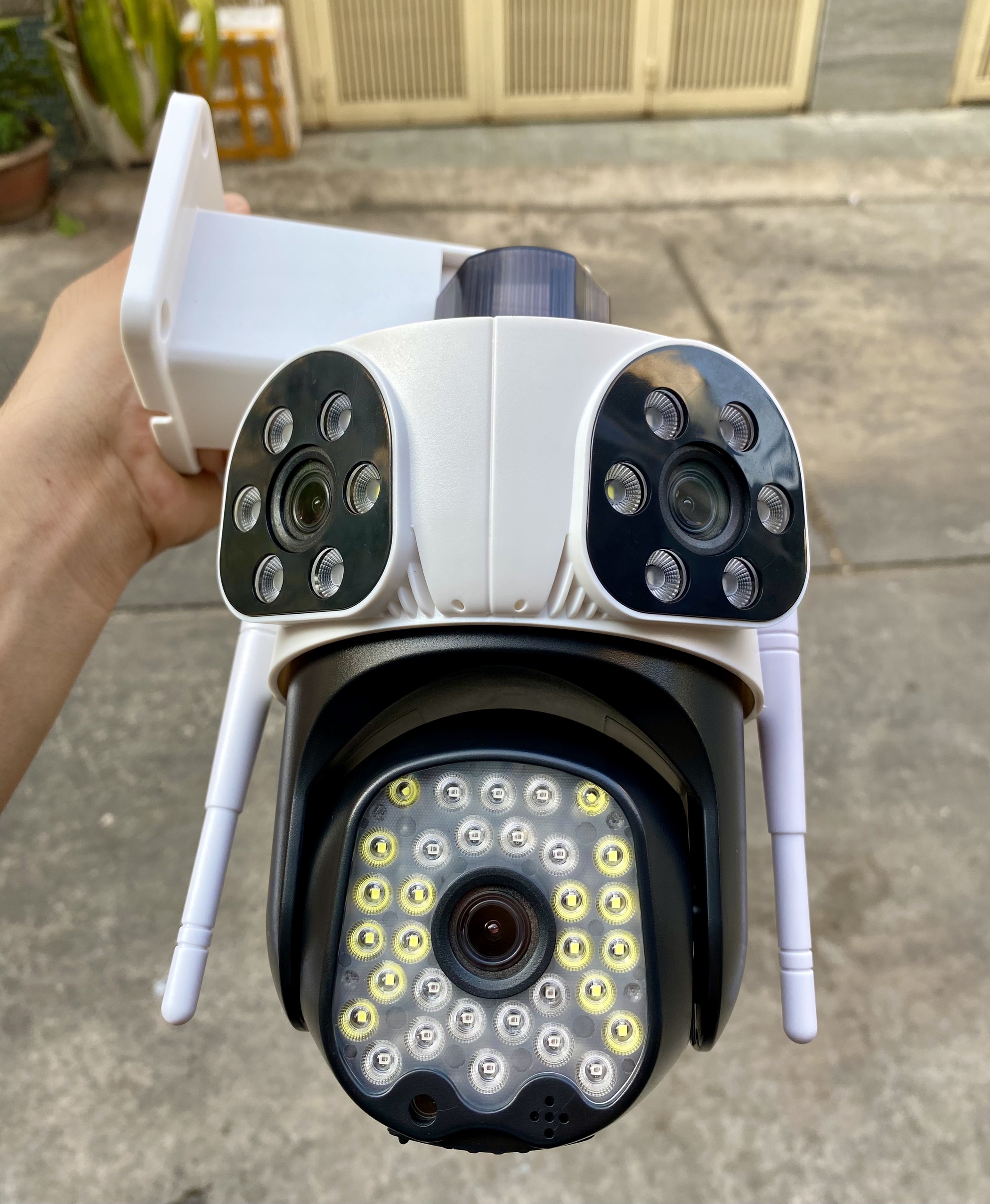 Camera Wifi 8MP Yoosee P26+ 3 mắt 3 khung hình ( App: ICAM365 )