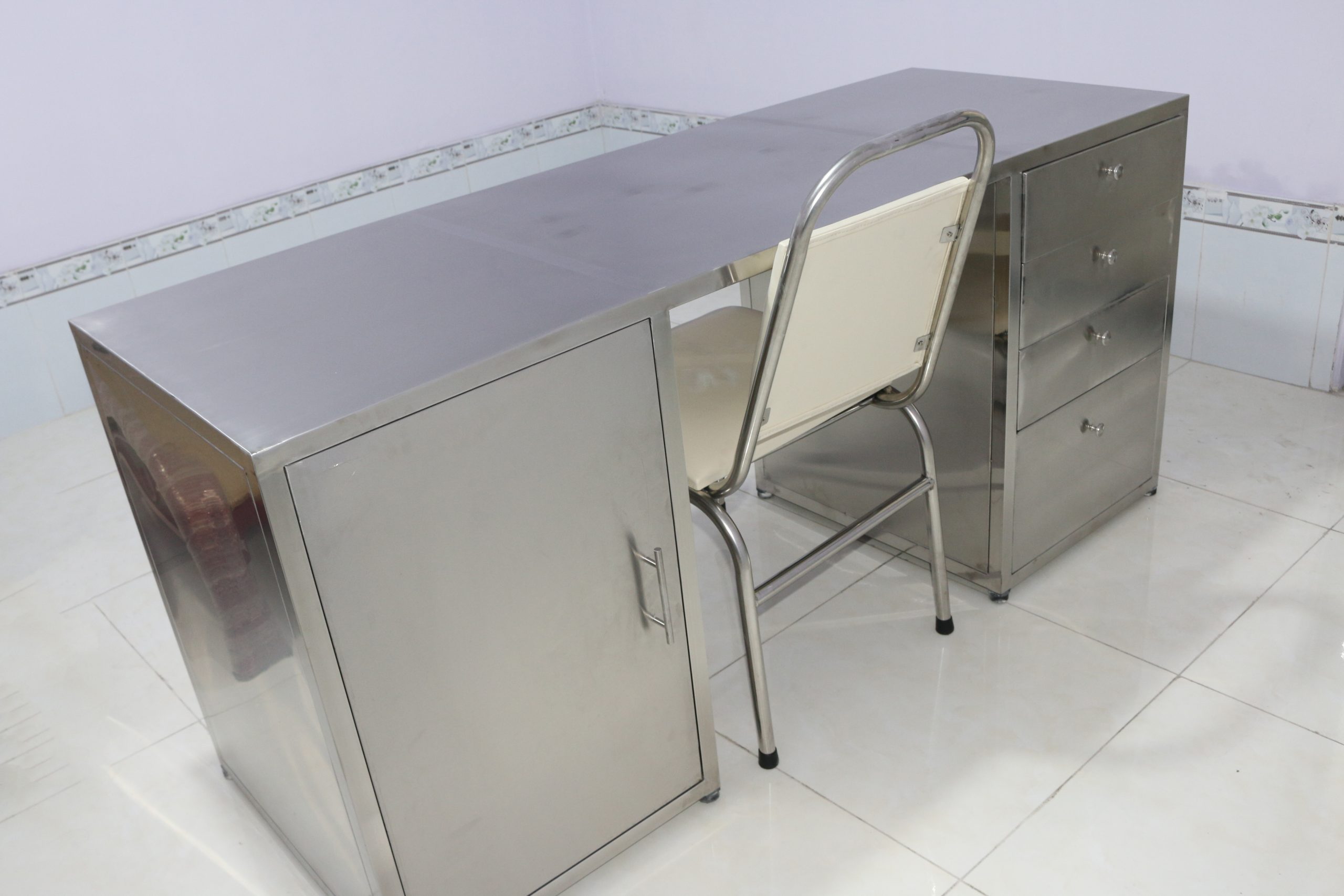 Bàn làm việc inox