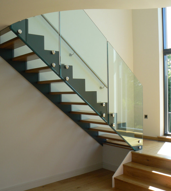 Tìm hiểu cầu thang kính cường lực