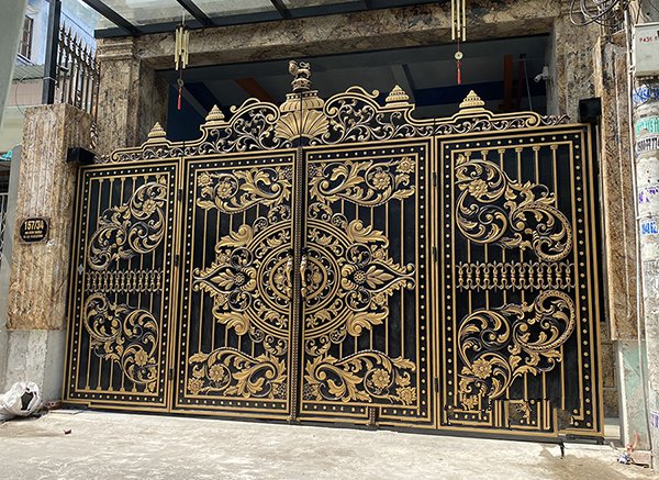 Cổng nhôm đúc mang đến vẻ đẹp hoàn hảo cho ngôi nhà.