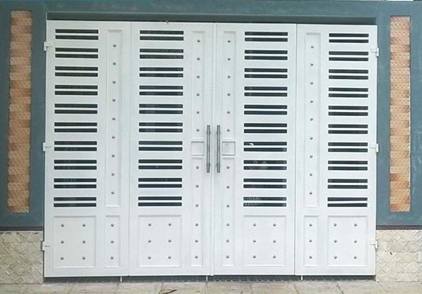 Cửa sắt pano 2 cánh và cửa sắt pano 4 cánh