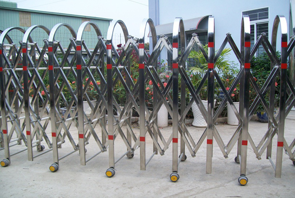 Tìm hiểu thông số kỹ thuật cổng xếp điện inox