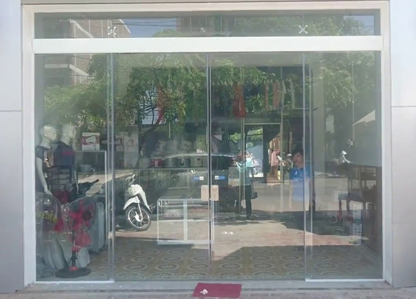 Phụ kiện cửa kính mở trượt gồm những gì?