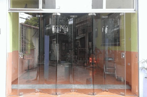 Cửa kính mở xếp trượt tận dụng tối đa không gian