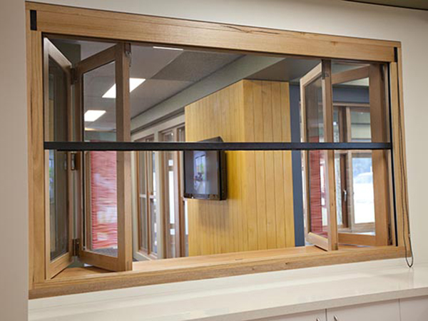 Cửa lưới chống muỗi mở tự cuốn