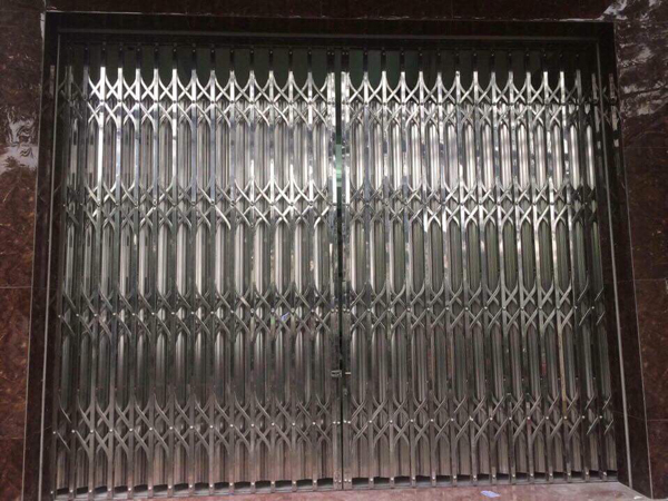 Sản phẩm cửa xếp inox